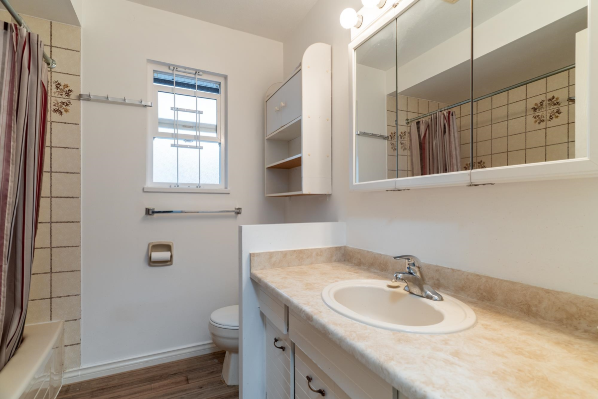 Laundry Room Photo of 3254 Mayne Crescent, Coquitlam, BC