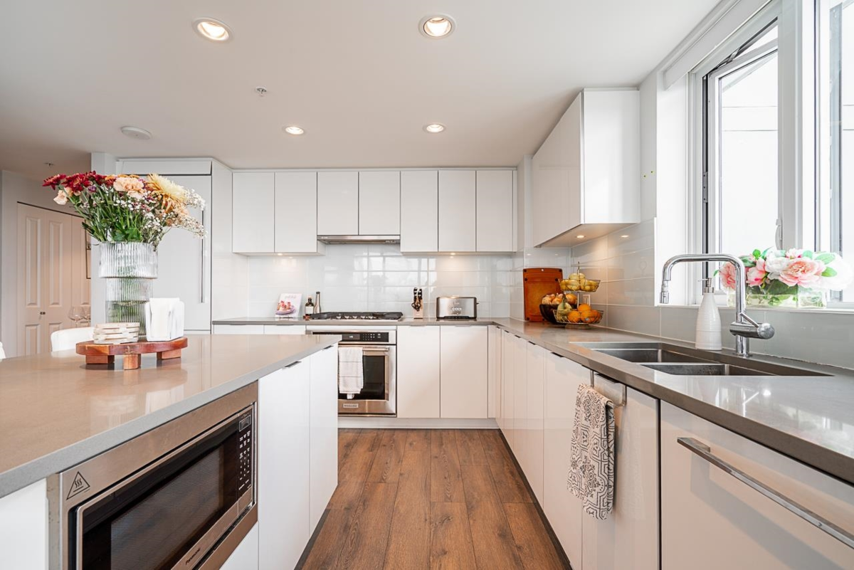 Dining Area Photo of 1601 2388 Madison Avenue, Burnaby, BC