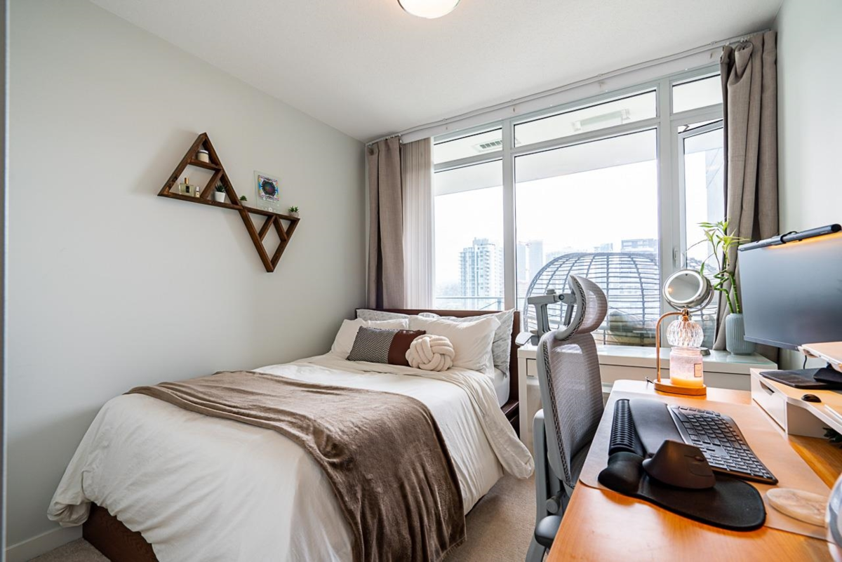 Entry Foyer Photo of 1601 2388 Madison Avenue, Burnaby, BC