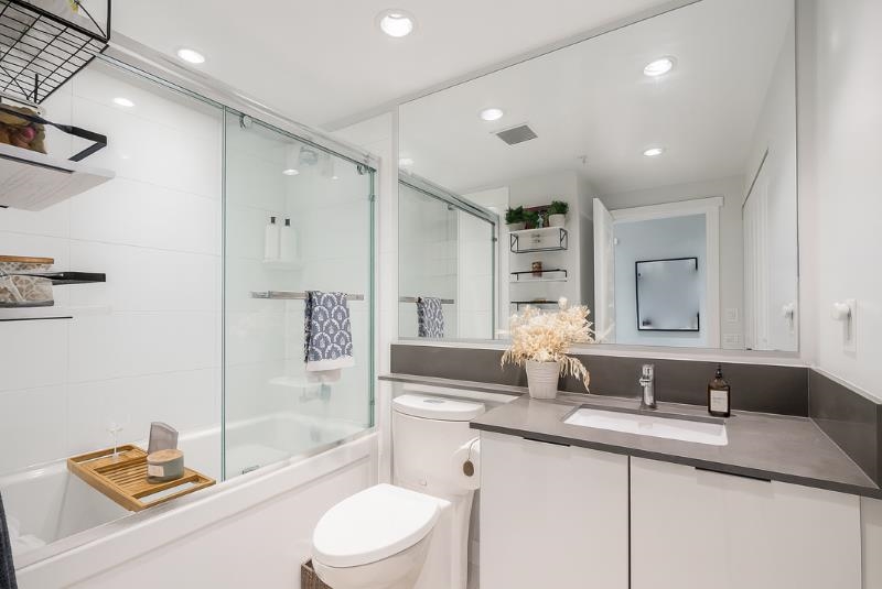 Hallway Photo of 1601 2388 Madison Avenue, Burnaby, BC