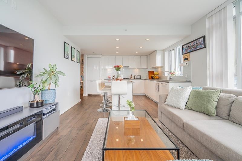 Primary Bathroom Photo of 1601 2388 Madison Avenue, Burnaby, BC