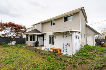 Staircase Photo of 18661 56 Avenue Avenue, Surrey, BC