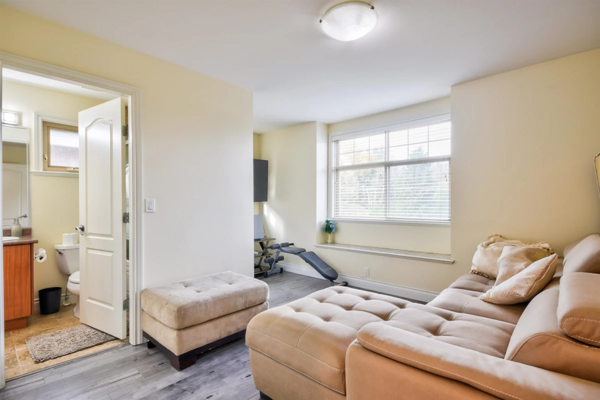 Backyard Photo of 16328 88 Avenue, Surrey, BC