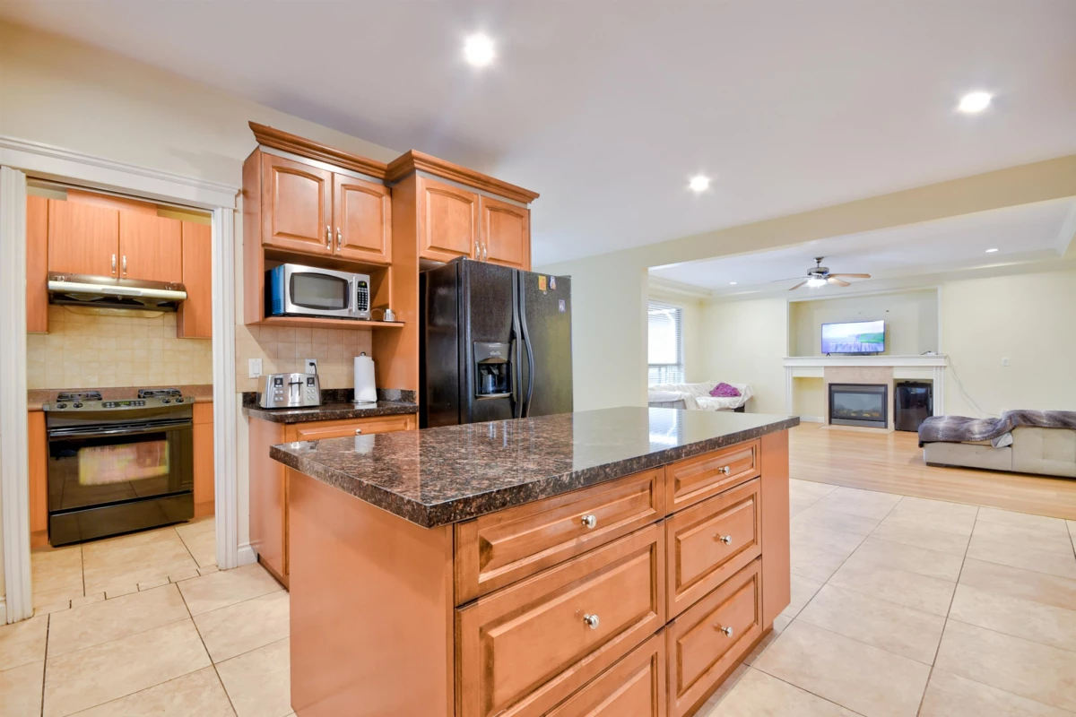 Breakfast Nook Photo of 16328 88 Avenue, Surrey, BC