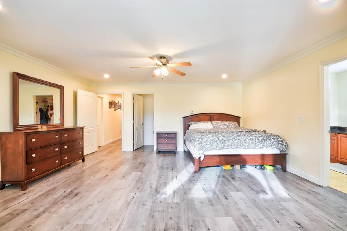 Entry Foyer Photo of 16328 88 Avenue, Surrey, BC
