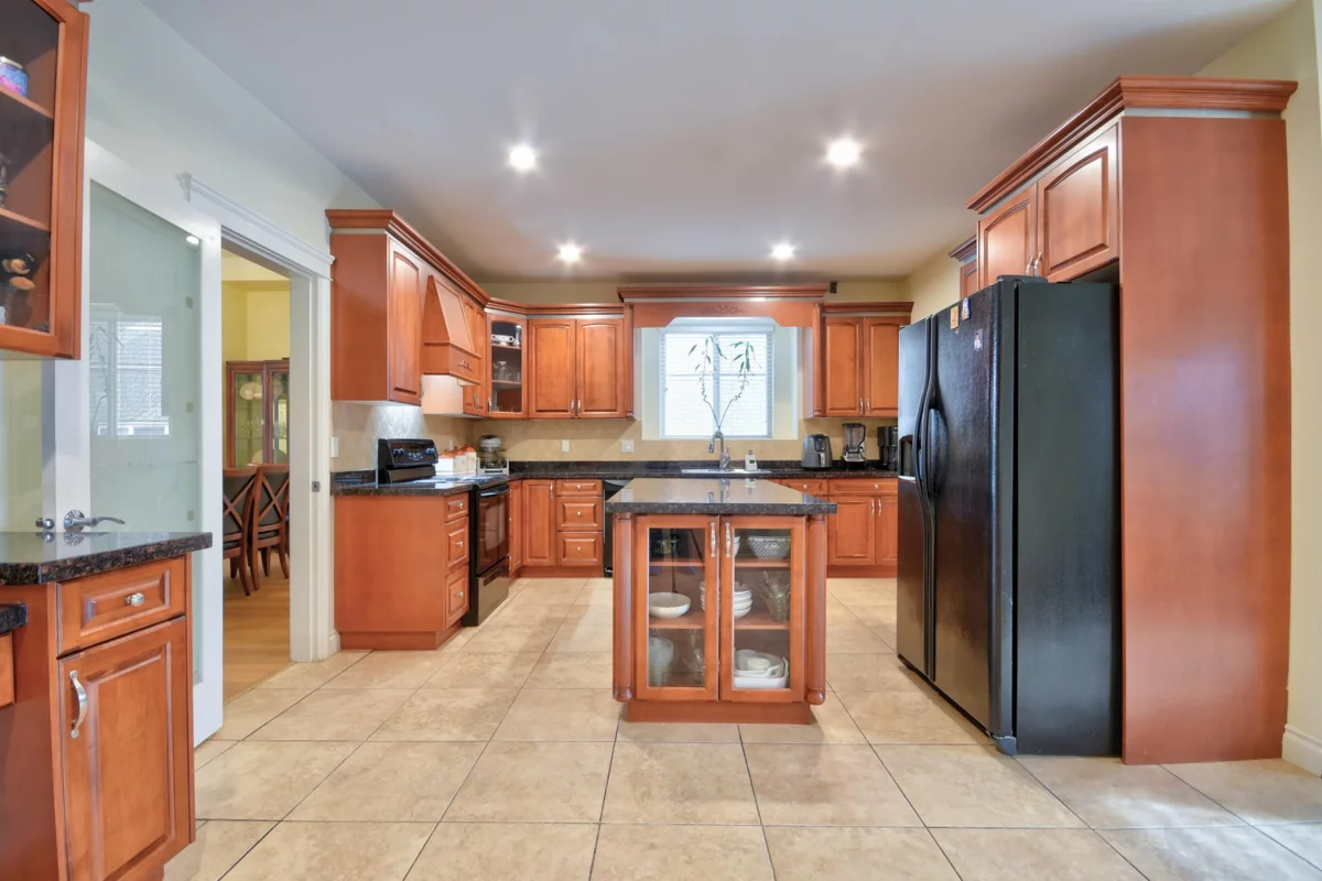 Kitchen Photo of 16328 88 Avenue, Surrey, BC
