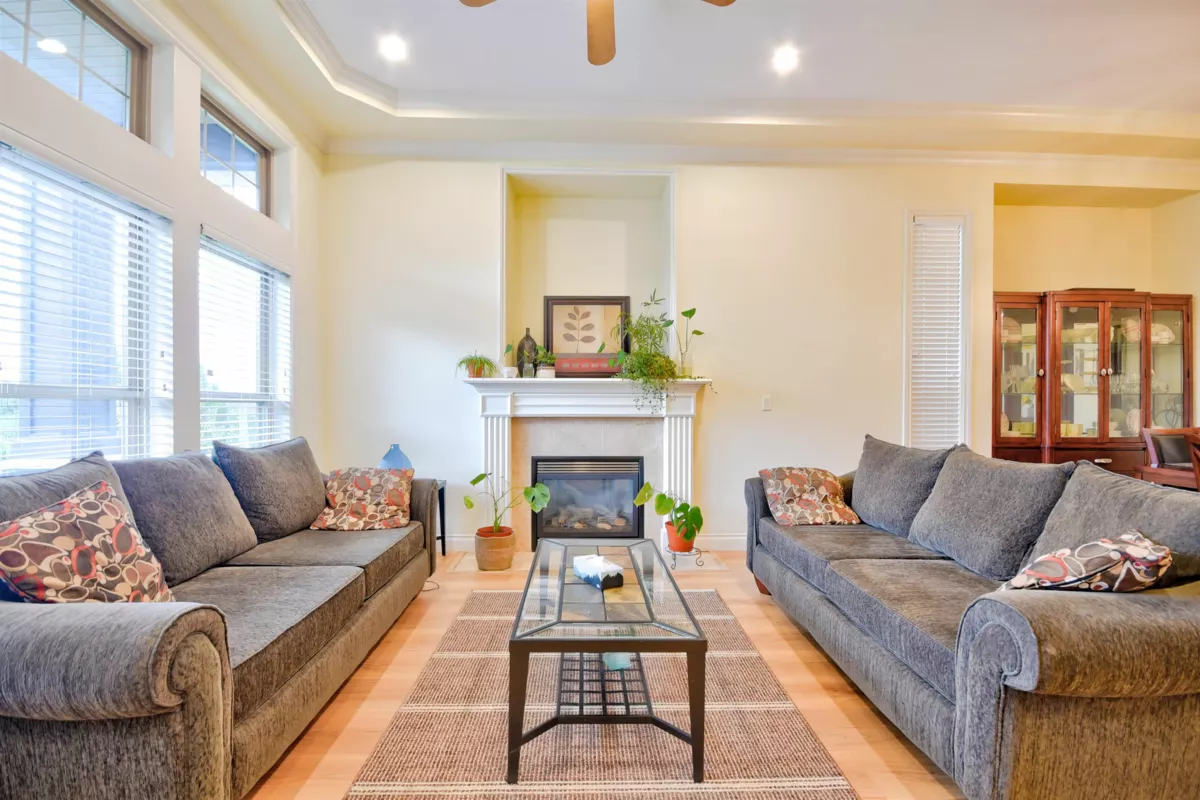 Living Room Photo of 16328 88 Avenue, Surrey, BC