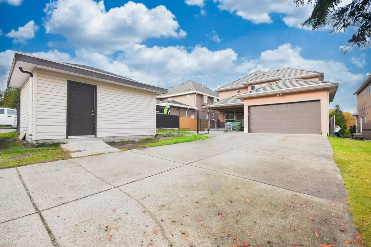 Outdoor Kitchen Photo of 16328 88 Avenue, Surrey, BC