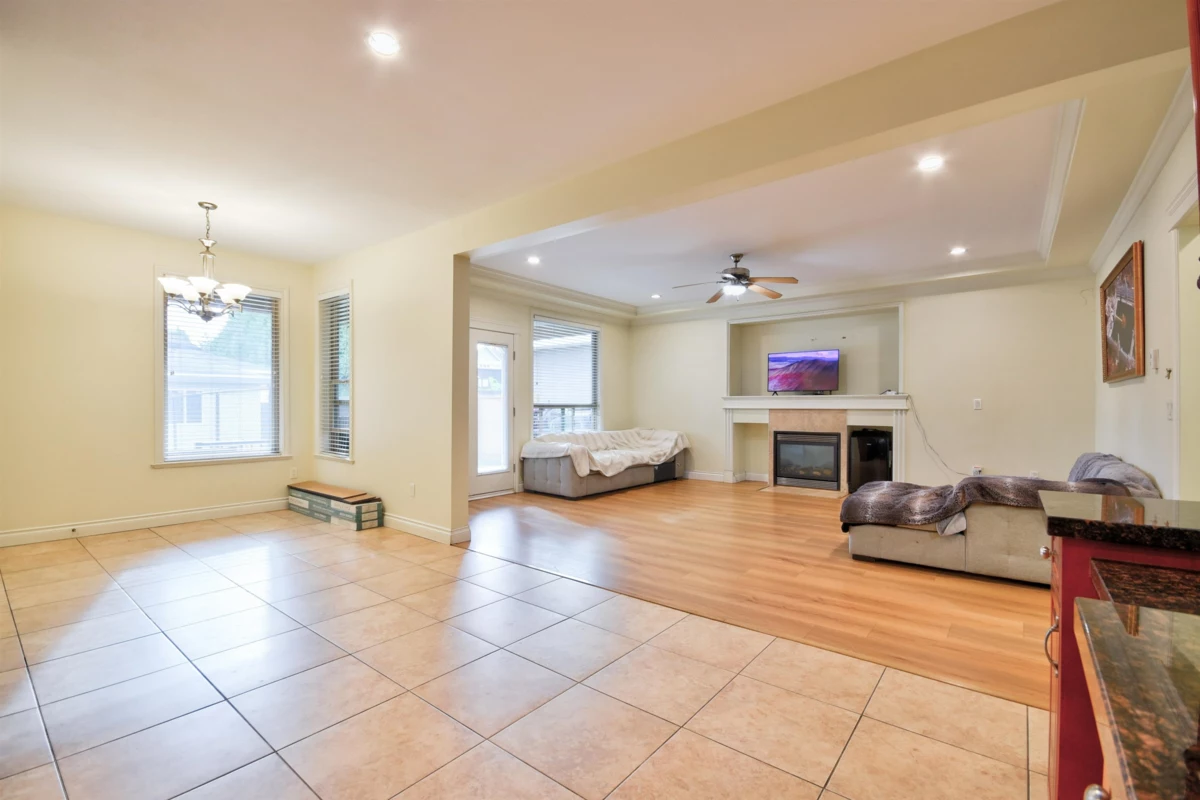 Primary Bathroom Photo of 16328 88 Avenue, Surrey, BC