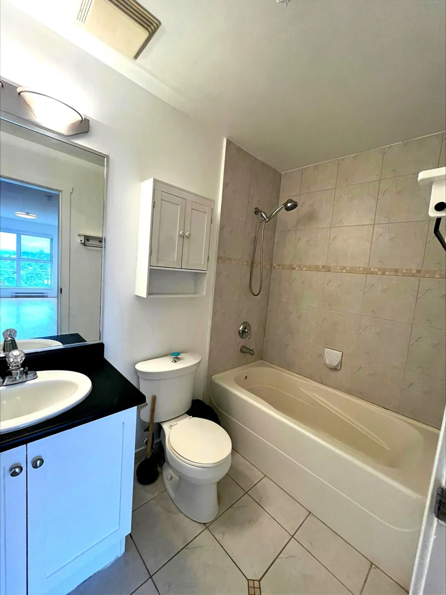 Kitchen Island Photo of 503 415 E Columbia Street, New Westminster, BC