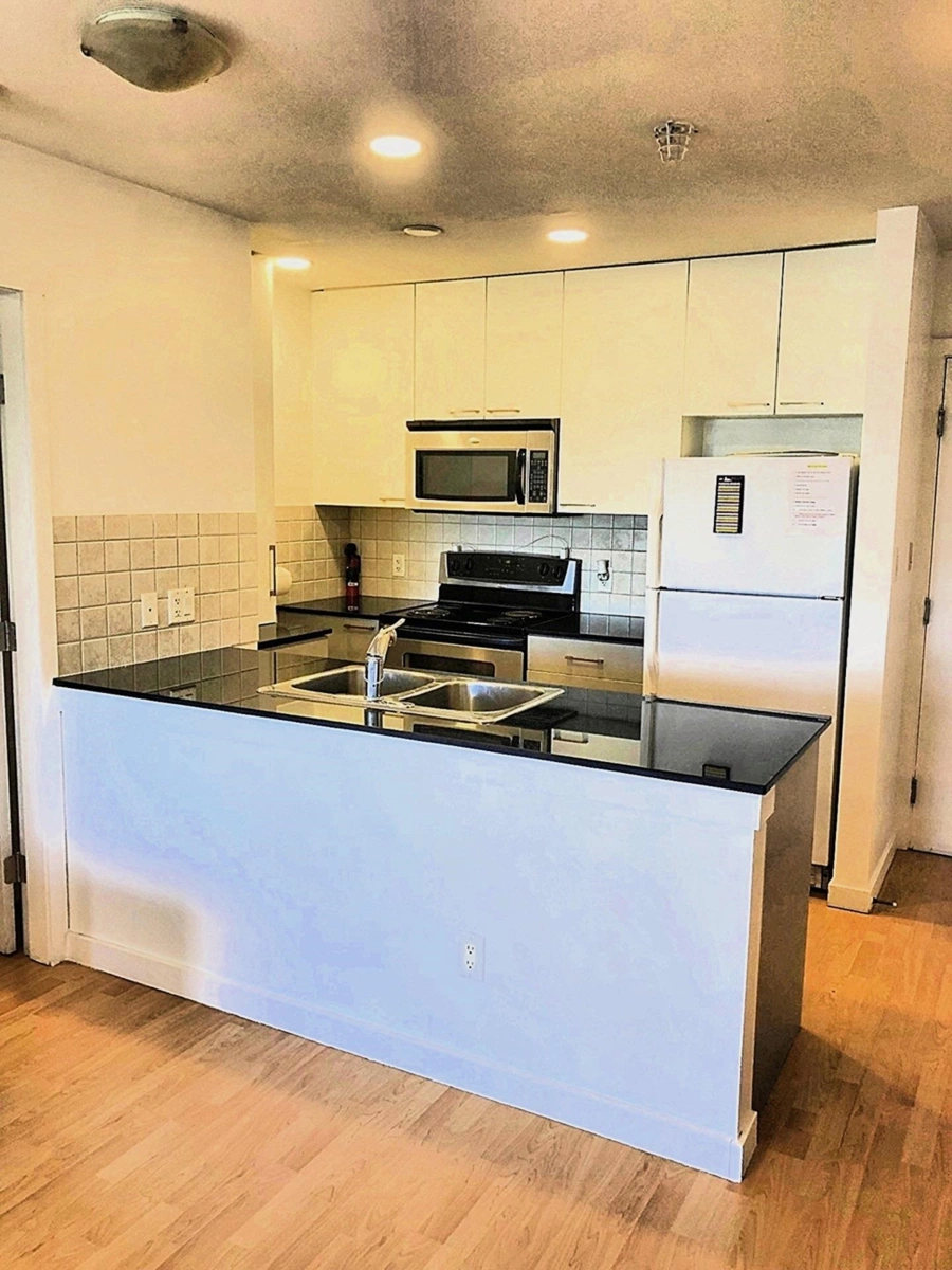 Primary Bathroom Photo of 503 415 E Columbia Street, New Westminster, BC