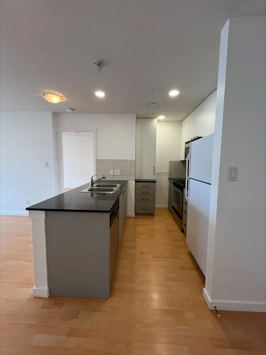 Walk-In Closet Photo of 503 415 E Columbia Street, New Westminster, BC