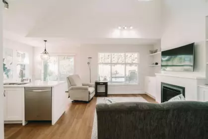 19 14877 33 Avenue, Surrey, BC, King George Corridor — 3 bed townhouse for sale