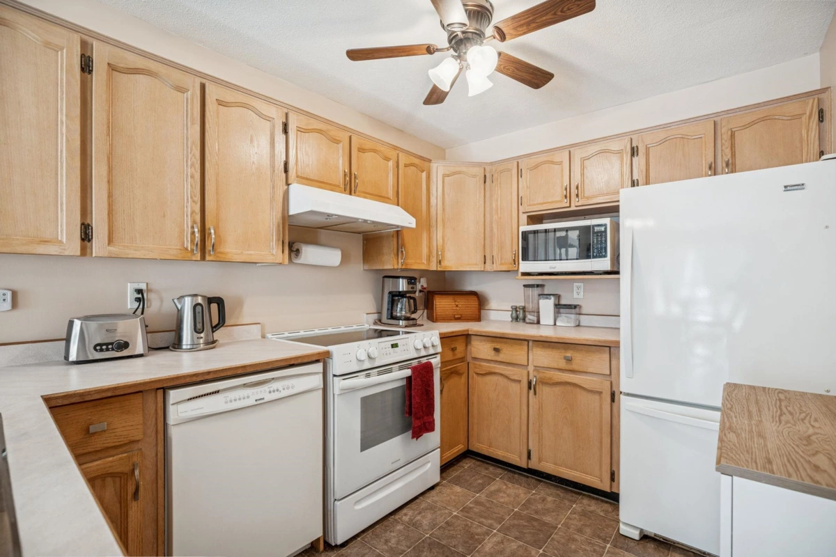 Guest Bathroom Photo of 402 11726 225 Street, Maple Ridge, BC