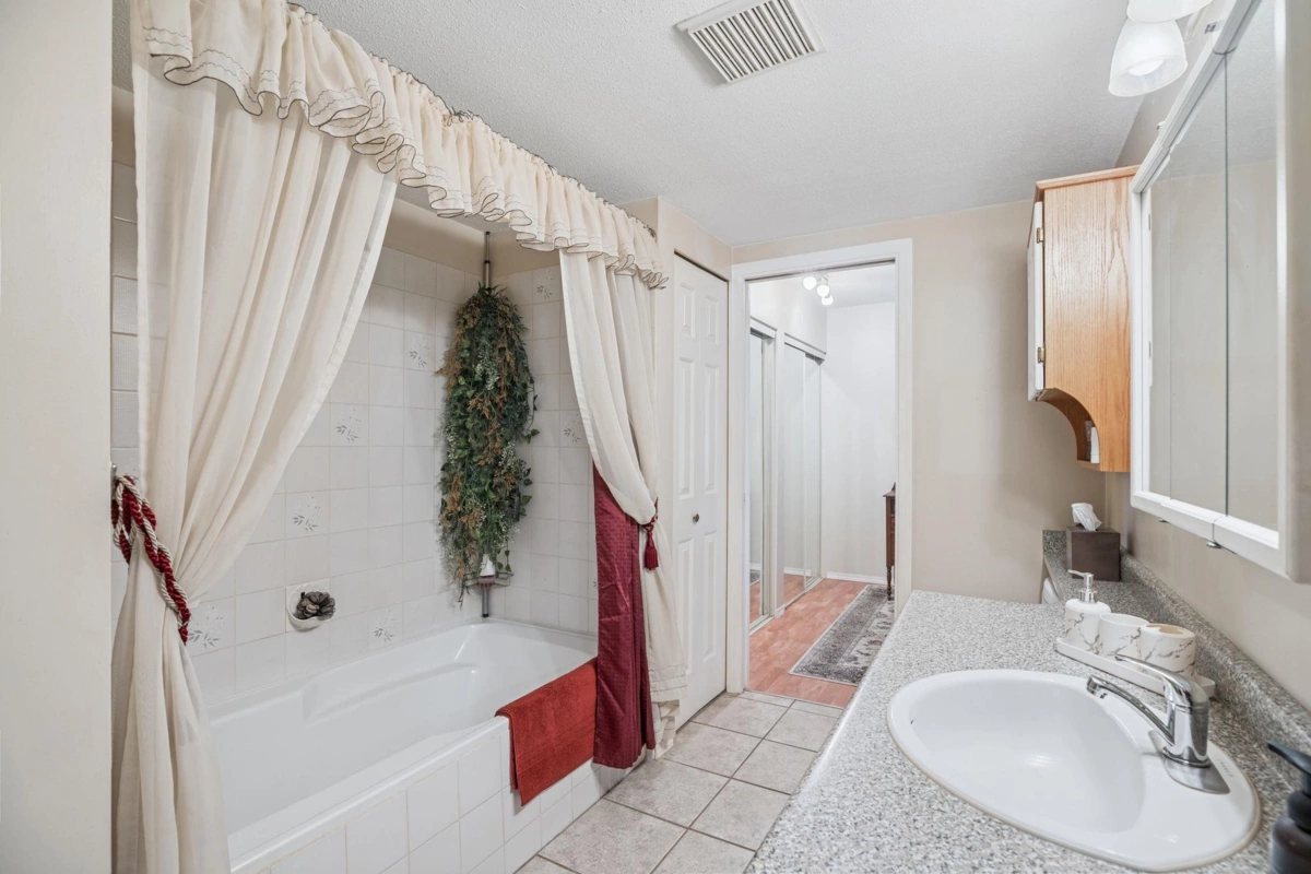 Mudroom Photo of 402 11726 225 Street, Maple Ridge, BC