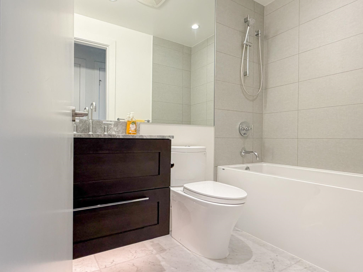 Breakfast Nook Photo of 1503 1500 Martin Street, White Rock, BC