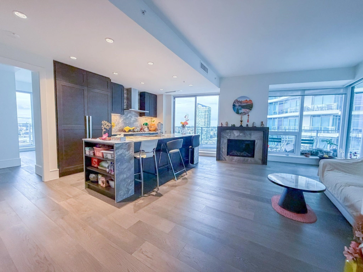 Exterior Front Photo of 1503 1500 Martin Street, White Rock, BC