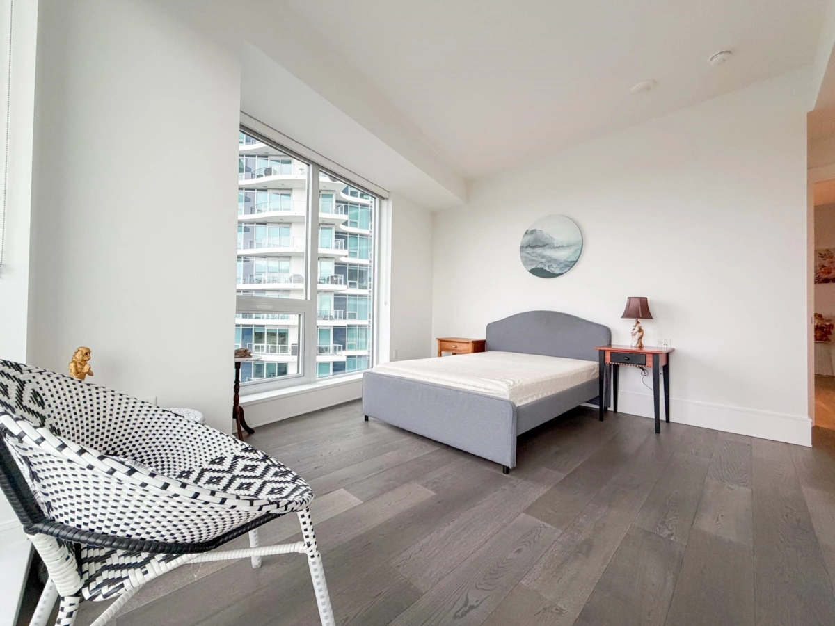 Family Room Photo of 1503 1500 Martin Street, White Rock, BC