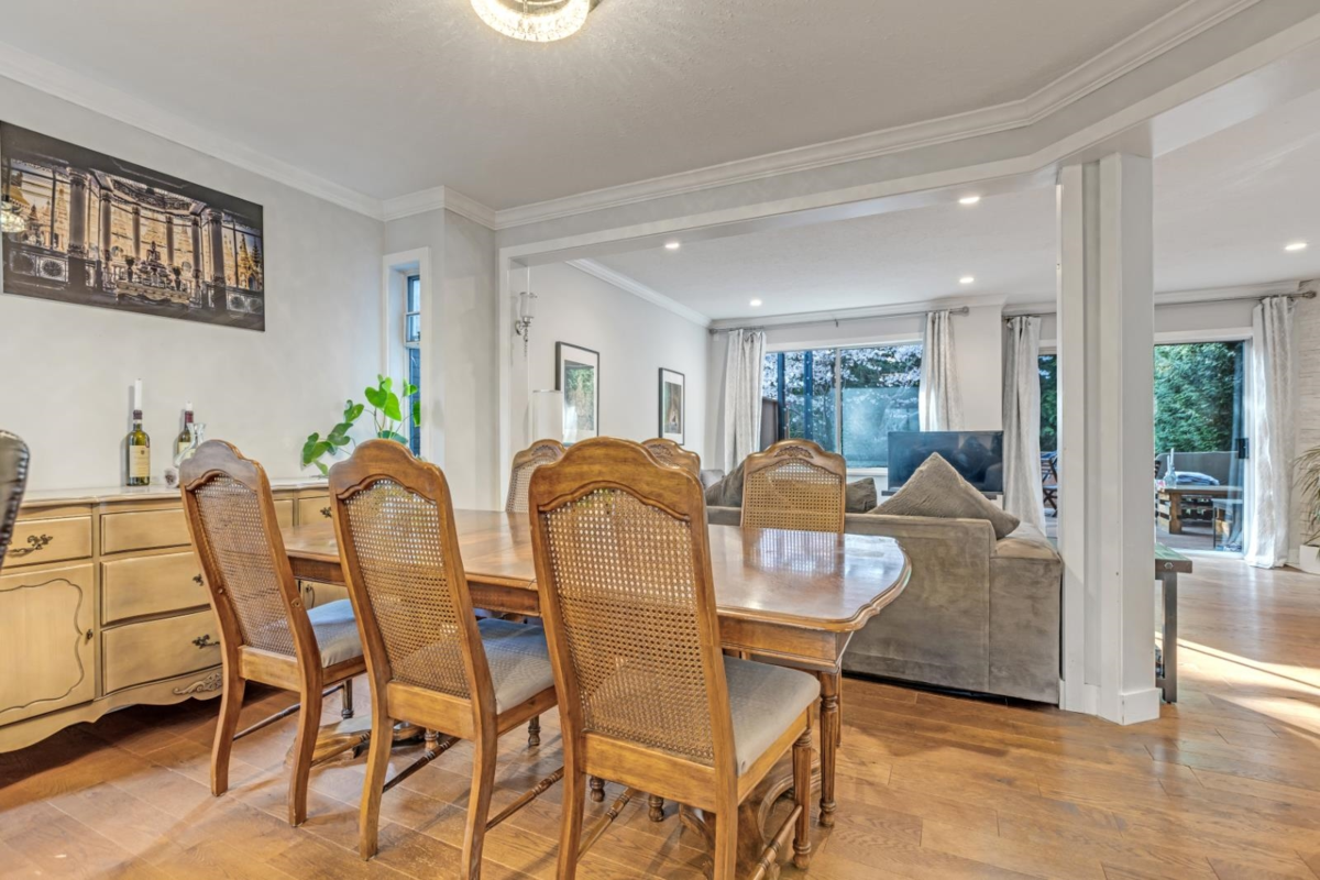 Breakfast Nook Photo of 5853 Grousewoods Crescent, North Vancouver, BC