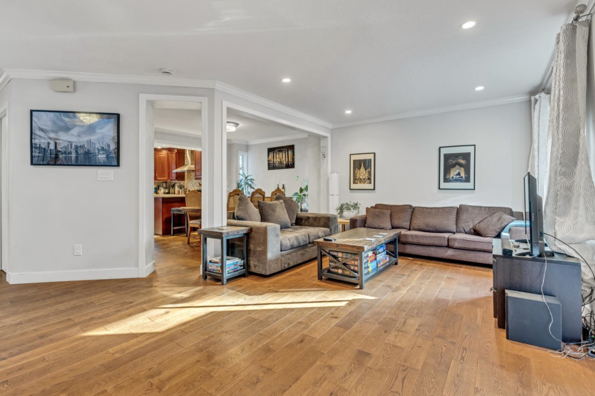 Family Room Photo of 5853 Grousewoods Crescent, North Vancouver, BC