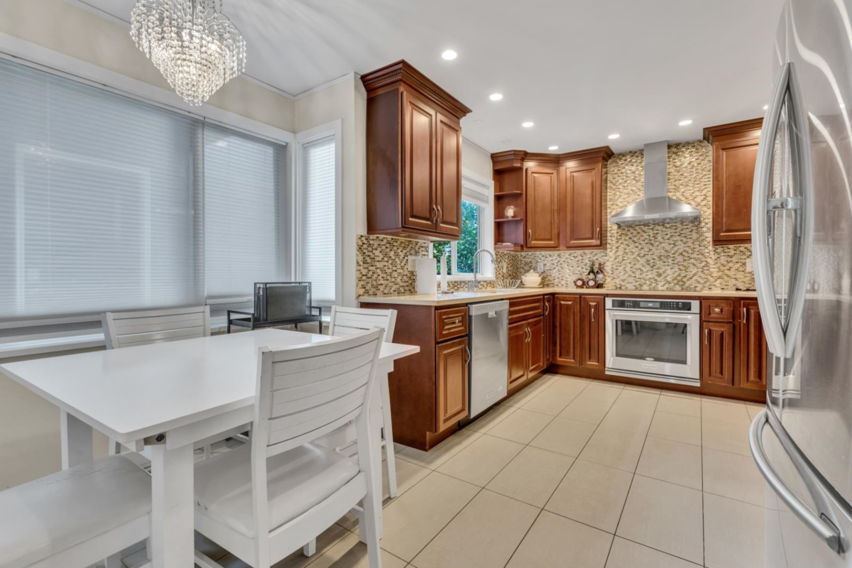 Kitchen Photo of 5853 Grousewoods Crescent, North Vancouver, BC