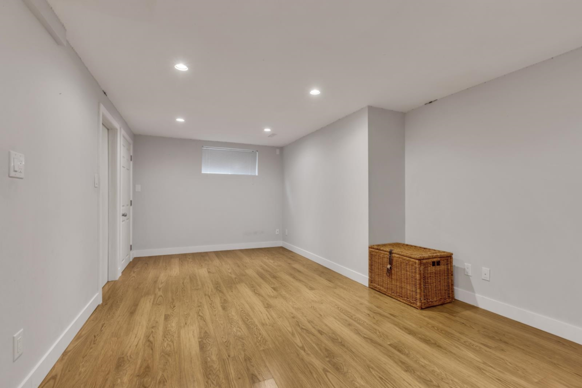 Laundry Room Photo of 5853 Grousewoods Crescent, North Vancouver, BC