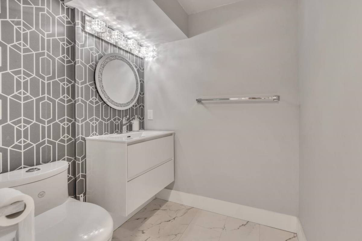 Mudroom Photo of 5853 Grousewoods Crescent, North Vancouver, BC