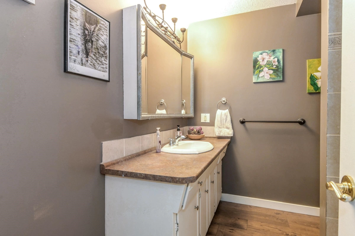 Bedroom 3 Photo of 101 32033 Old Yale Road, Abbotsford, BC