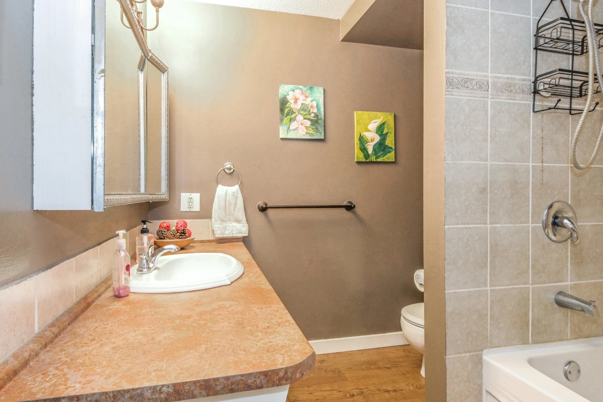 Bedroom 4 Photo of 101 32033 Old Yale Road, Abbotsford, BC