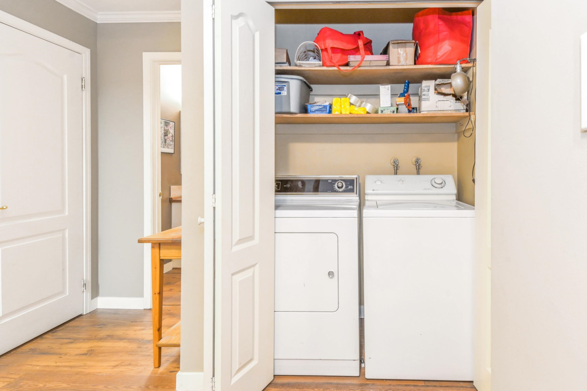 Guest Bathroom Photo of 101 32033 Old Yale Road, Abbotsford, BC