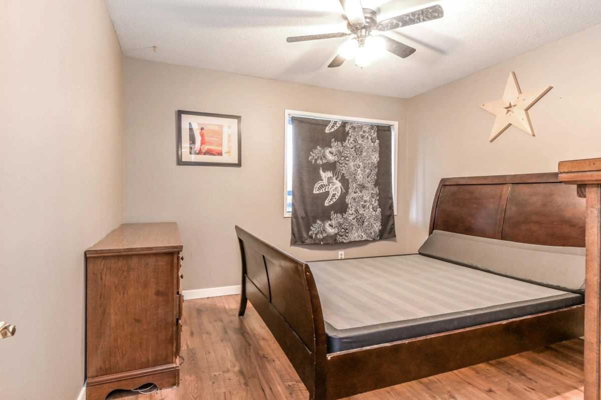 Primary Bedroom Photo of 101 32033 Old Yale Road, Abbotsford, BC