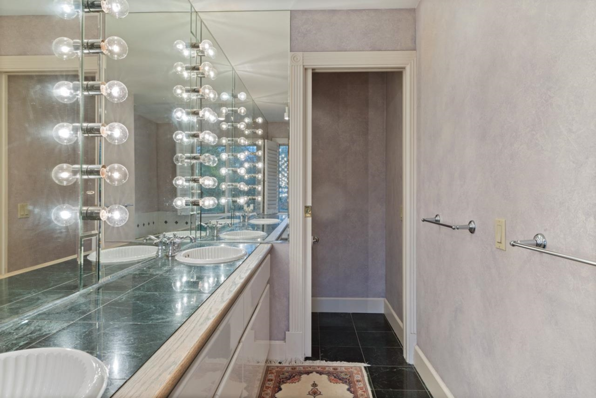 Garden / Landscaping Photo of 3445 Osler Street, Vancouver, BC