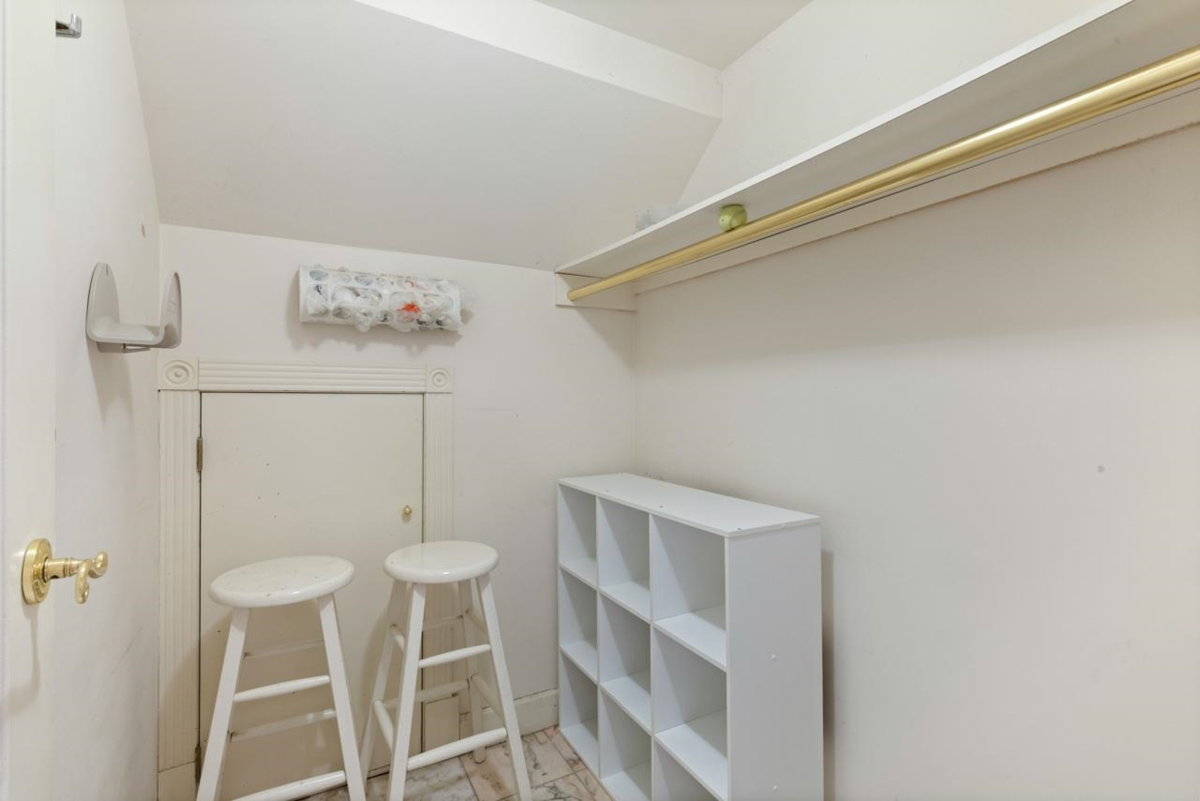 Hot Tub / Spa Photo of 3445 Osler Street, Vancouver, BC