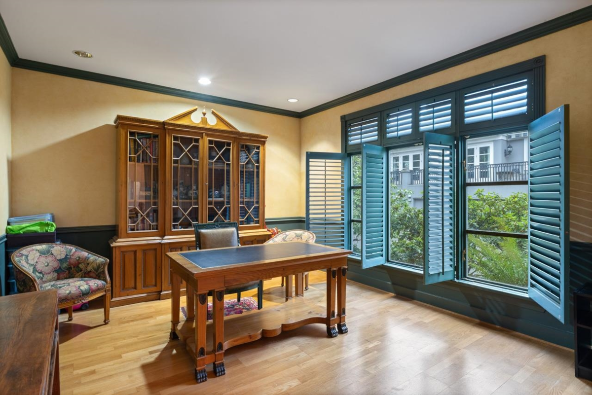 Kitchen Island Photo of 3445 Osler Street, Vancouver, BC