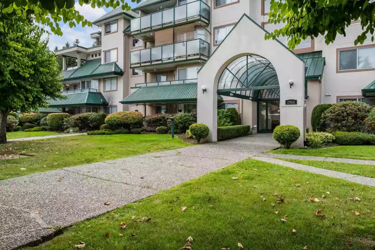 Basement Recreation Room Photo of 403 2958 Trethewey Street, Abbotsford, BC