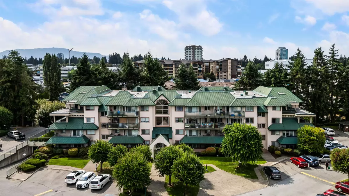 Entry Foyer Photo of 403 2958 Trethewey Street, Abbotsford, BC