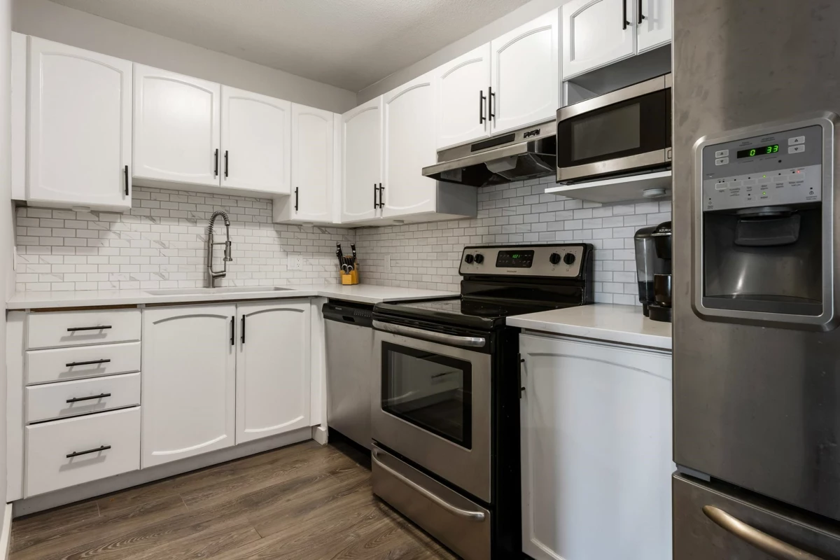 Kitchen Island Photo of 403 2958 Trethewey Street, Abbotsford, BC