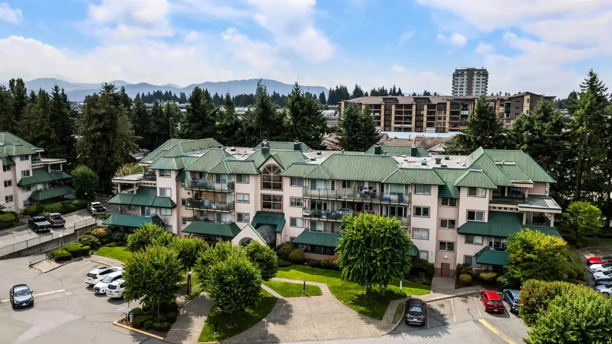 Laundry Room Photo of 403 2958 Trethewey Street, Abbotsford, BC