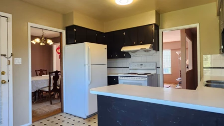 Kitchen Island Photo of 11400 Seafield Crescent, Richmond, BC