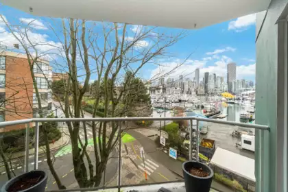 Powder Room Photo of 406 1510 W 1st Avenue, Vancouver, BC