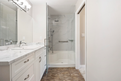 Entry Foyer Photo of 9 3054 Trafalgar Street, Abbotsford, BC