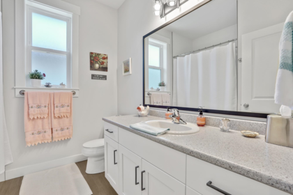 Guest Bathroom Photo of 65517 Skylark Lane, Hope, BC