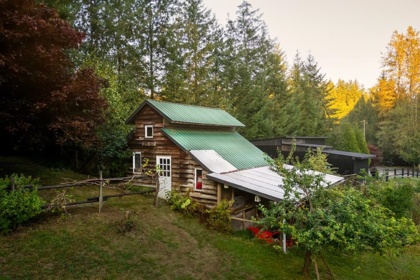 Swimming Pool Photo of 34520 Timbercove Road, Mission, BC