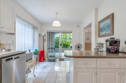 Kitchen Photo of 106 1131 55 Street, Delta, BC