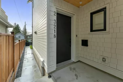 Entry Foyer Photo of 2 3218 W 38th Avenue, Vancouver, BC