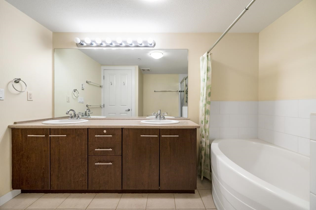 Bedroom 3 Photo of 5304 5111 Garden City Road, Richmond, BC