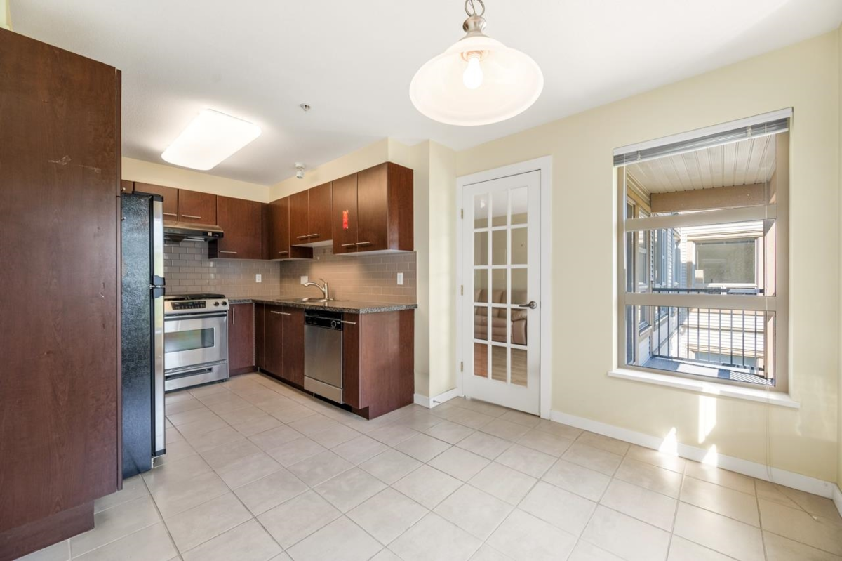 Breakfast Nook Photo of 5304 5111 Garden City Road, Richmond, BC