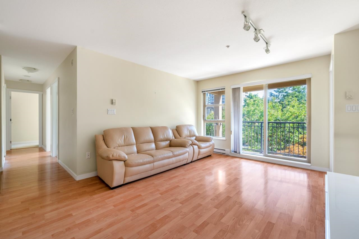 Family Room Photo of 5304 5111 Garden City Road, Richmond, BC