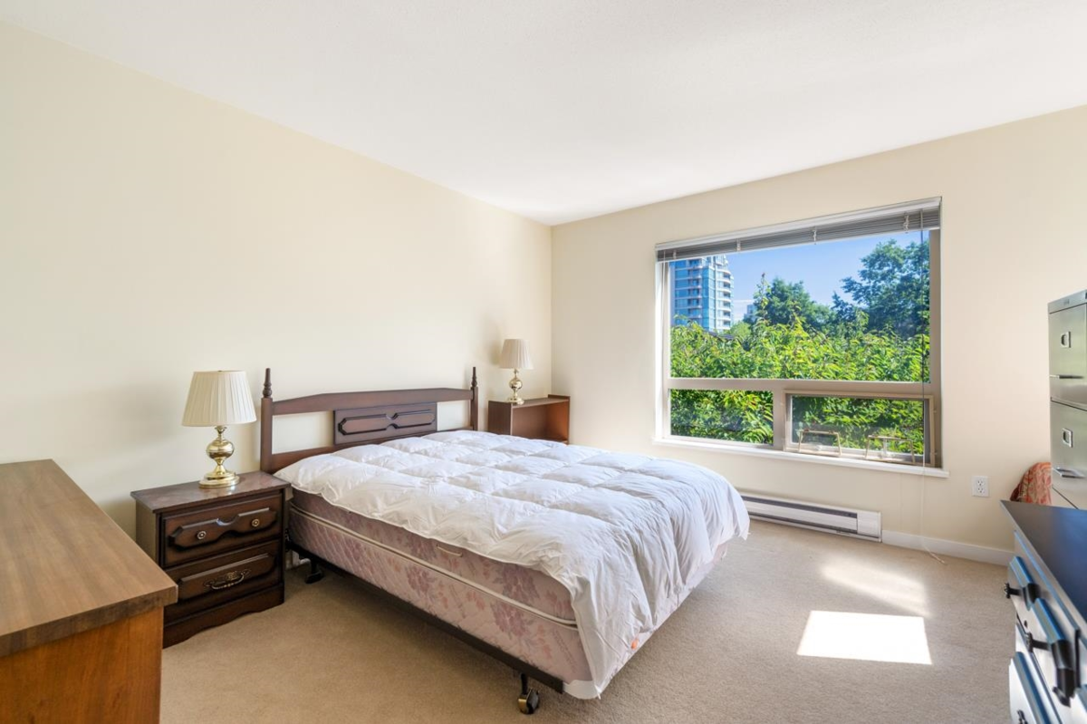 Powder Room Photo of 5304 5111 Garden City Road, Richmond, BC