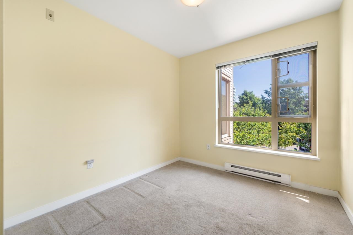 Primary Bathroom Photo of 5304 5111 Garden City Road, Richmond, BC